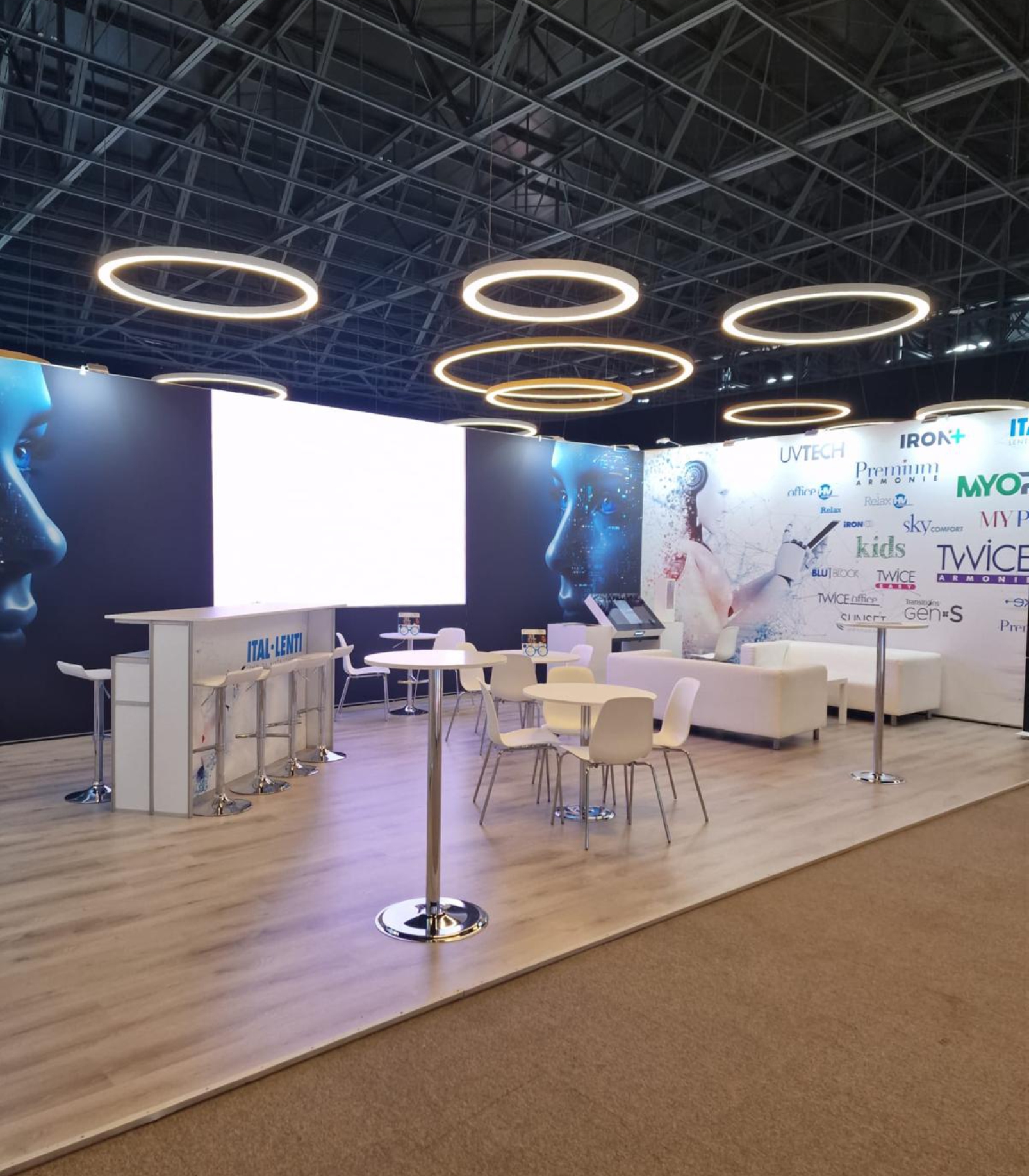Stand expozitional ItalLenti - Amenajare premium cu structura personalizata