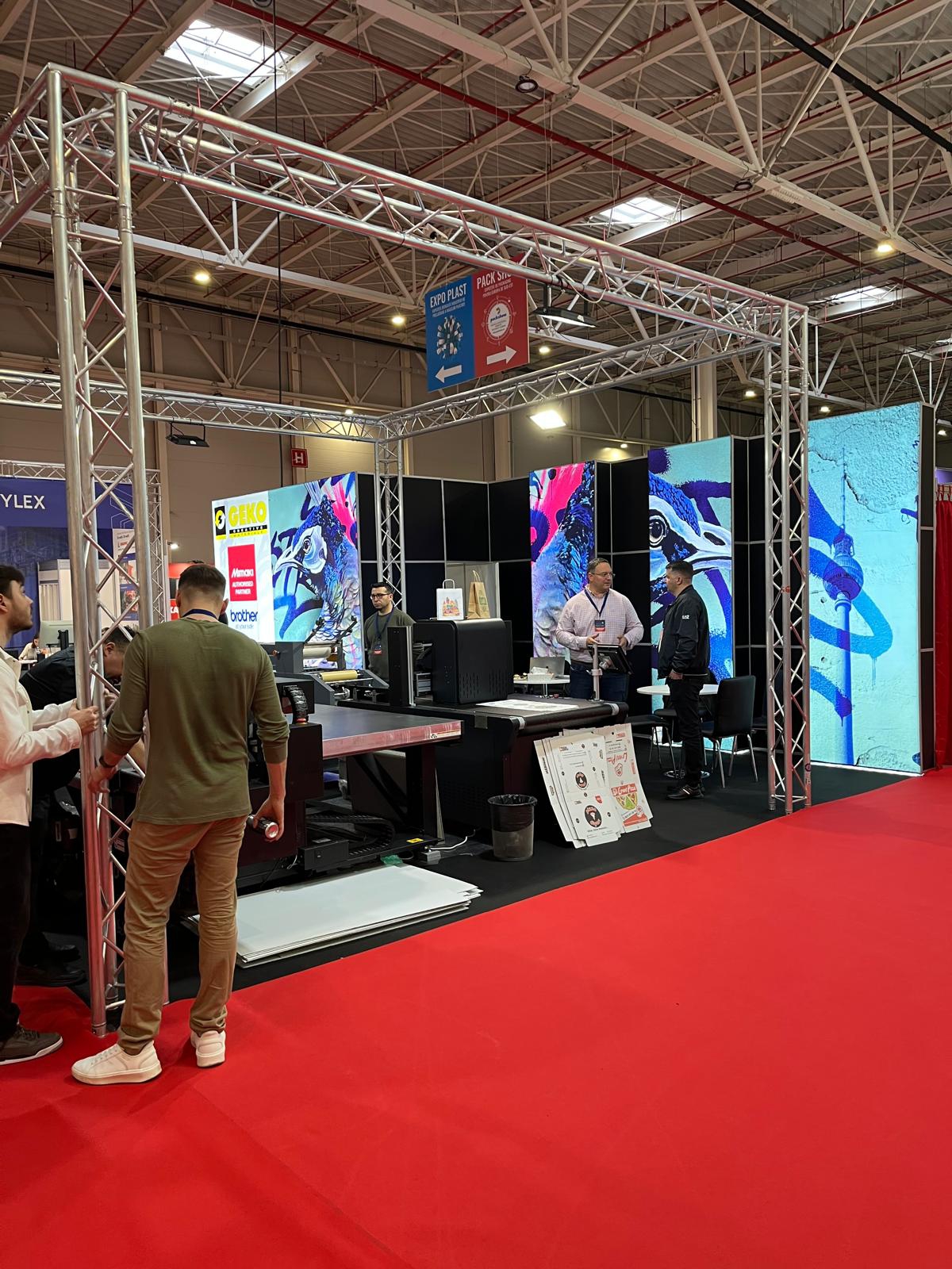 stand expozitional personalizat PackShow